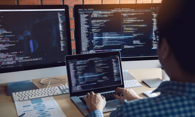 数据科学选型：R与Python如何赋能都匀市网站建设？